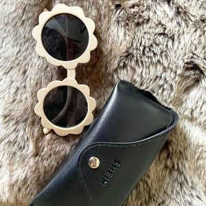 Brand New!! Daisy Sunglasses (little girl)
